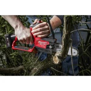 Milwaukee M12 FHS-602X Potatore a Catena a Batteria Brushless Lama / Catena 15 Cm 2 Batterie da 6 Ah Lubrificazione Automatica Mini Elettrosega da potatura M12 FUEL™ - immagine 2