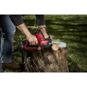 Milwaukee M12 FHS-602X Potatore a Catena a Batteria Brushless Lama / Catena 15 Cm 2 Batterie da 6 Ah Lubrificazione Automatica Mini Elettrosega da potatura M12 FUEL™ - immagine 6